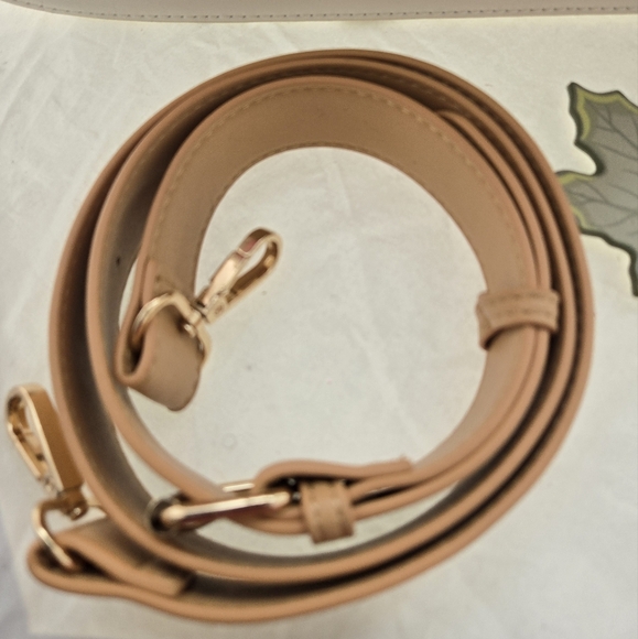 BunBun Shop Adorable Satchel - Picture 2 of 14